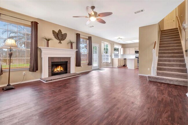 Building Photo - 4323 Ringrose Dr