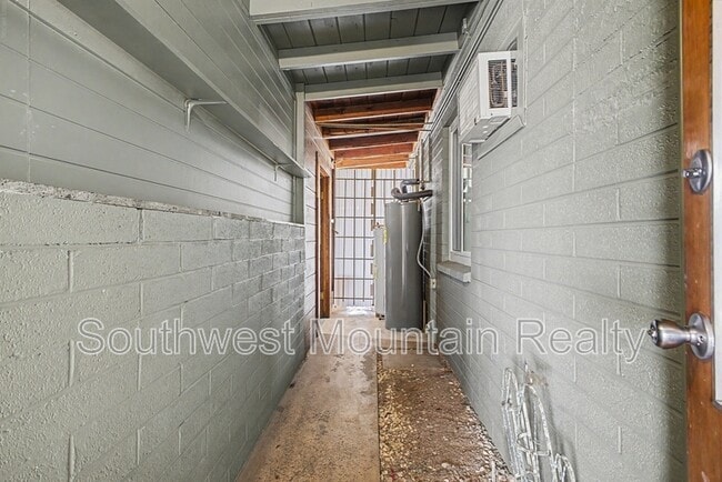 Building Photo - 560 S Grand Dr