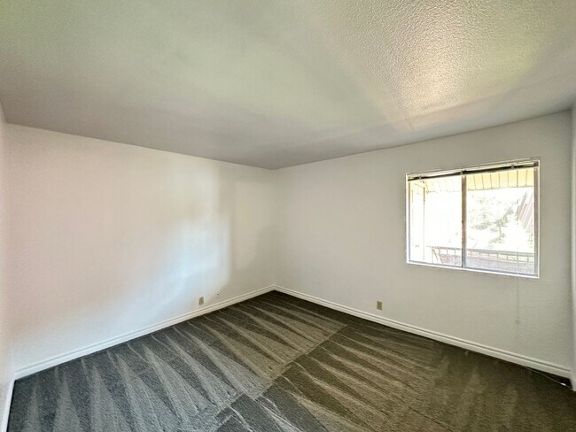 Building Photo - 4340 Sandy River Dr