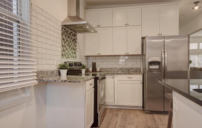 Building Photo - 220 N Monroe Ave