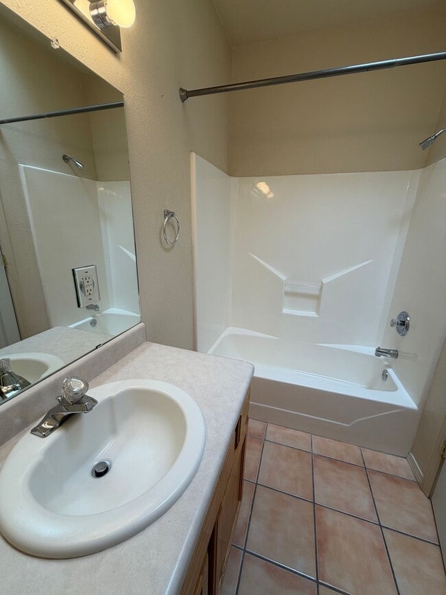 Building Photo - 4516 Holiday Breeze Pl NE