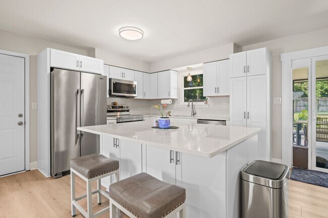 Building Photo - 4570 Yacht Harbor Dr