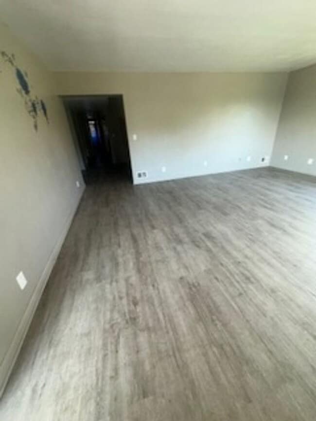 Building Photo - 623 Clifton Dr