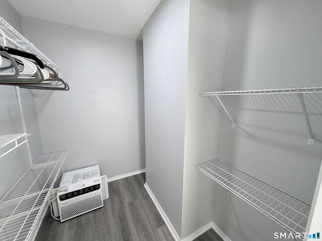 Building Photo - 43 Southwind Ln