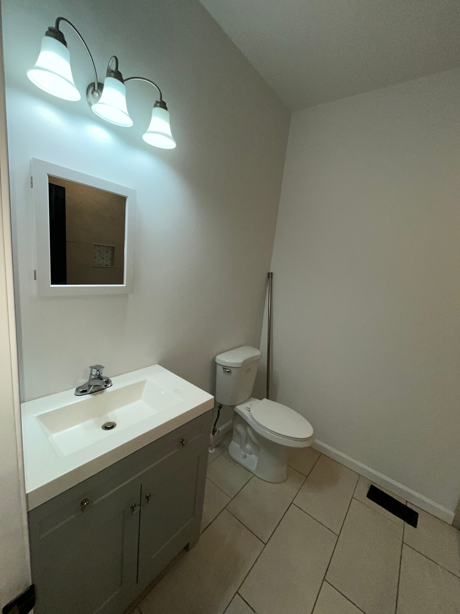 Building Photo - 2142 Penrose Ave