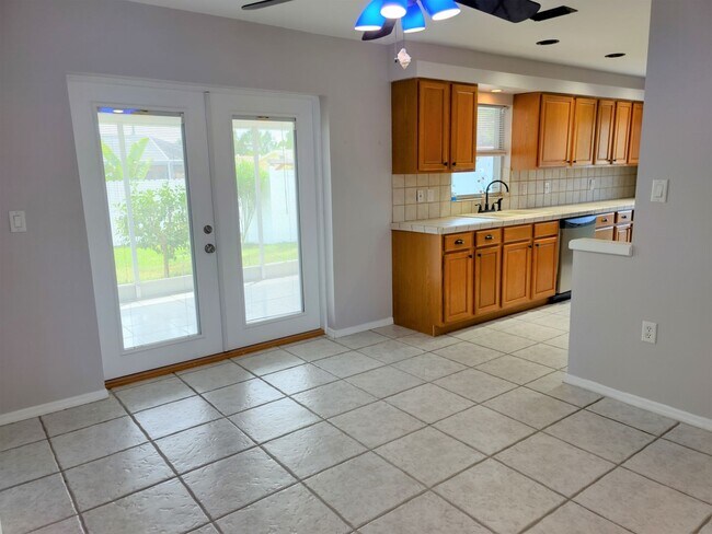 Building Photo - Cute Annual Single Family Home – Near Shamrock Park and South Venice Ferry and Boat launch!