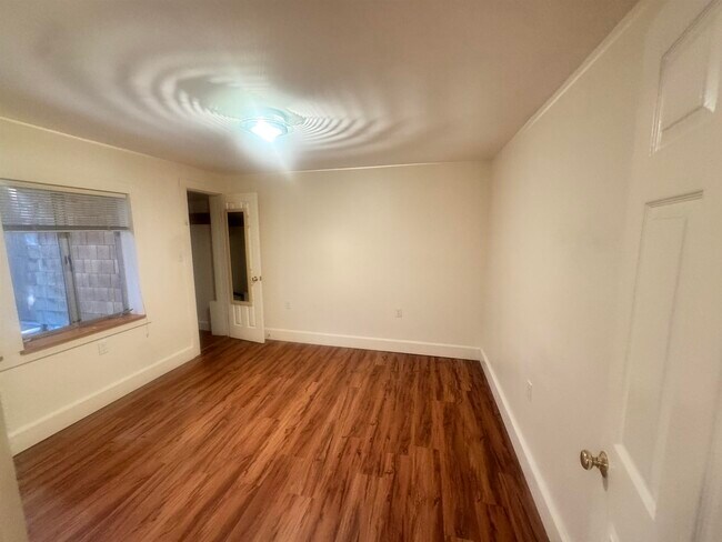 Building Photo - 1723 Carleton St