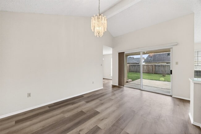 Building Photo - 12047 Plumpoint Dr