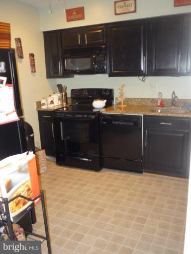 Building Photo - 2540 Fairfax Dr