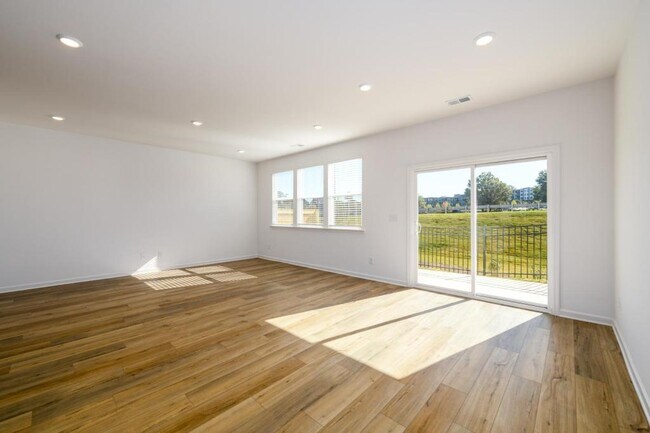 Building Photo - 2482 Van Fleet Cir