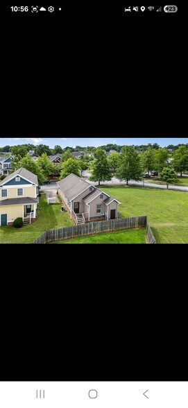 Building Photo - 610 Bingham St