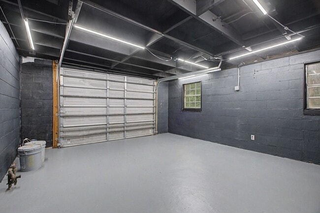 Building Photo - 1811 Devra Dr