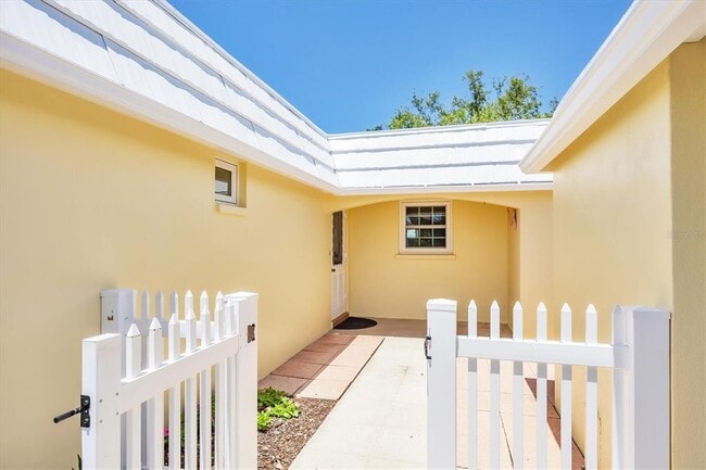 Building Photo - 5849 Tidewood Ave