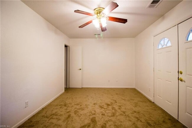 Building Photo - 1343 W 39th St