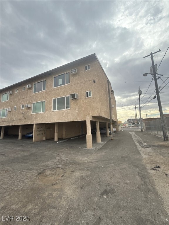 Building Photo - 305 N 10th St