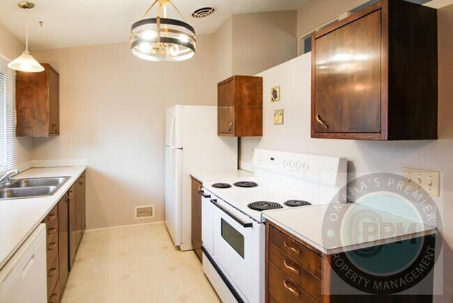 Building Photo - Comfortable 3 Bd /1.5 Ba Home  $300.00 off...