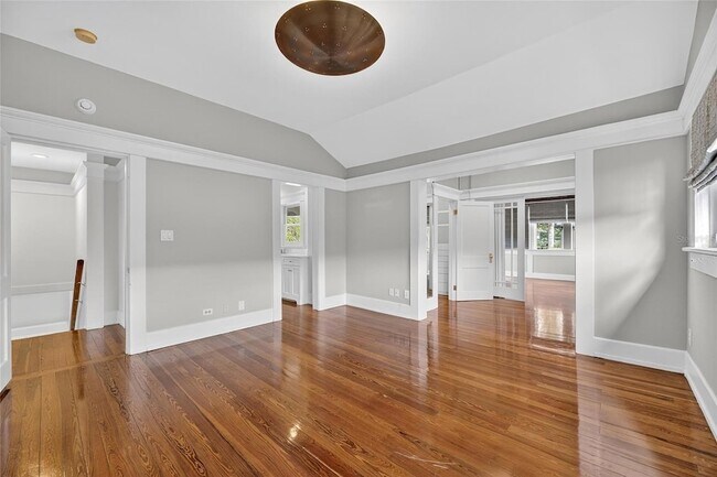 Building Photo - 3003 W Harbor View Ave