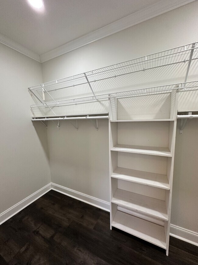 Building Photo - 3918 Old Wolf Rd