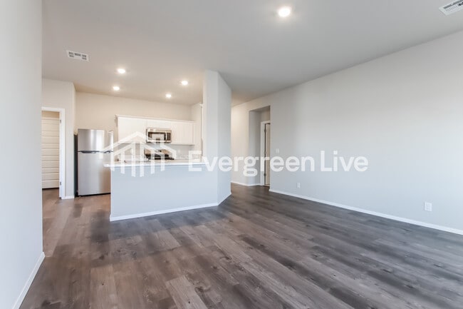 Building Photo - 2101 S Lakin Ln