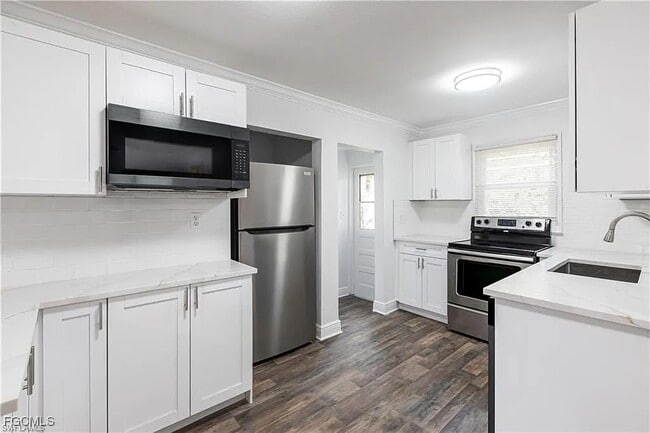 Building Photo - 2217 Dora St