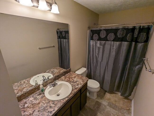 Building Photo - Beautiful 4 Bedroom Home in Amherst Schools.