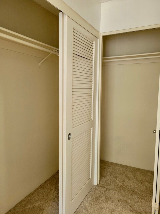 Building Photo - Available now : A 2 Bedroom, 1 bathroom with 2 assigned parking stalls at Royal Palm in Waipio