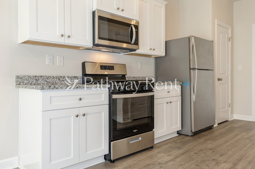 Building Photo - 3440 Quintana Dr