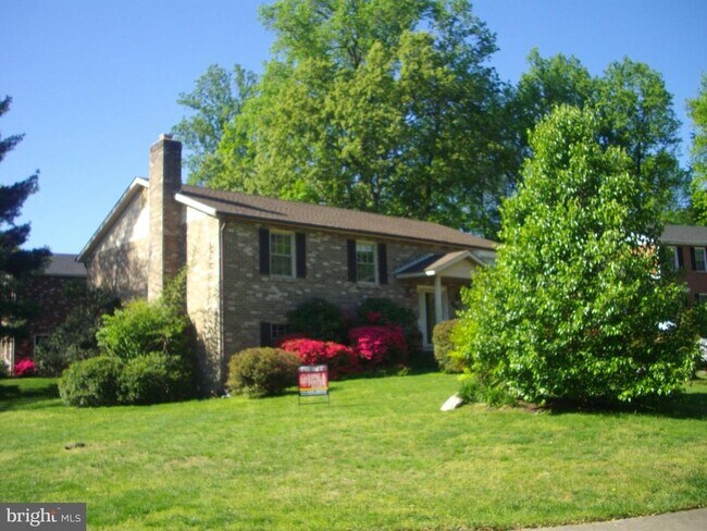 Building Photo - 9713 Klimt Ct