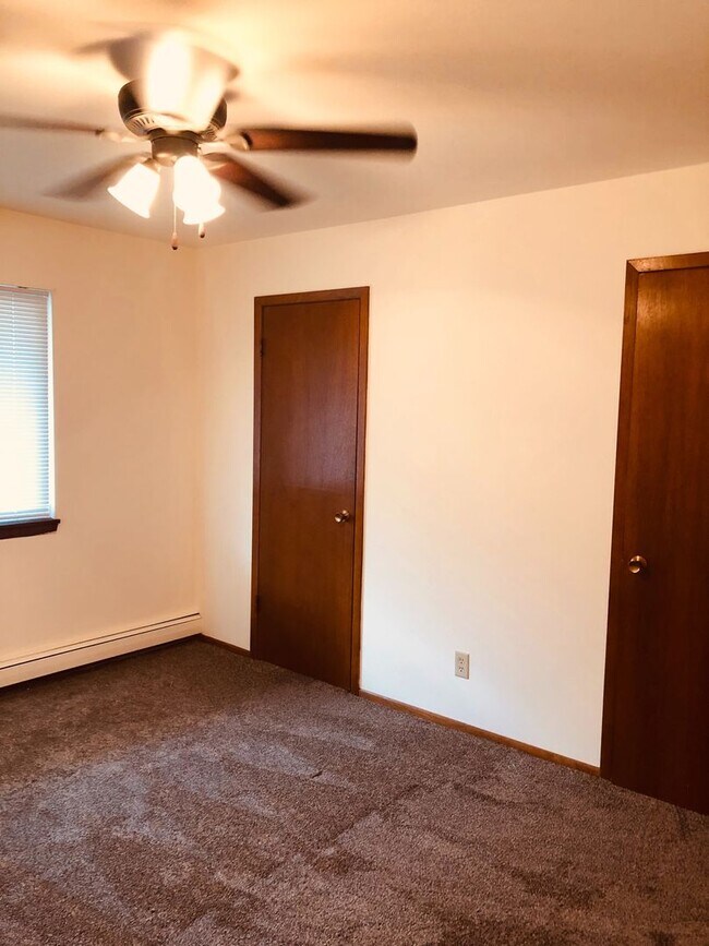 Building Photo - Spruce Court Apartment - Greenfield WI - Call 262-420-0390 to schedule a showing