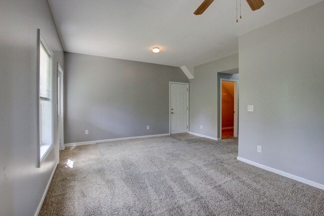 Building Photo - Sweet Splitlevel with Awesome Basement Area