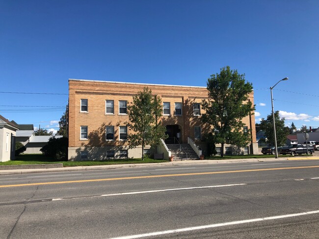 Building Photo - 625 Main St