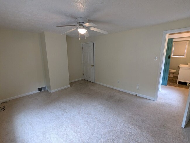 Building Photo - COMING SOON 2 Bedroom 1.5 Bathroom Single ...