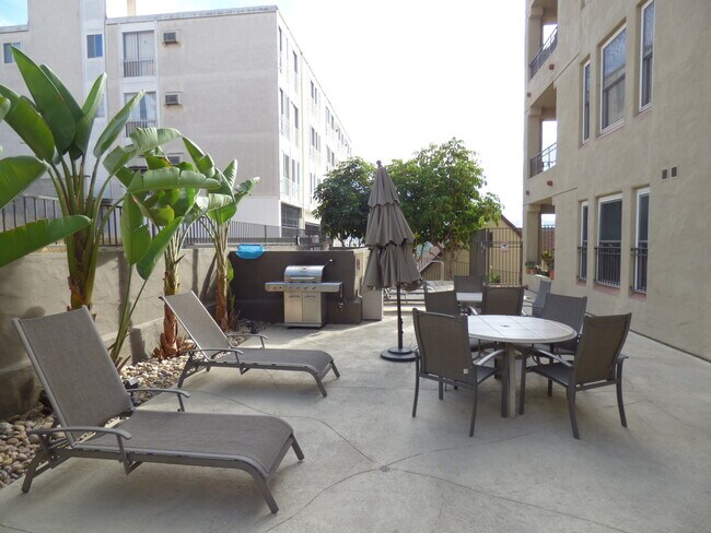 Building Photo - Spacious 2 Bedroom 2 Bath Condo in Bankers...