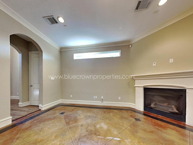 Building Photo - 5019 Mission Ave