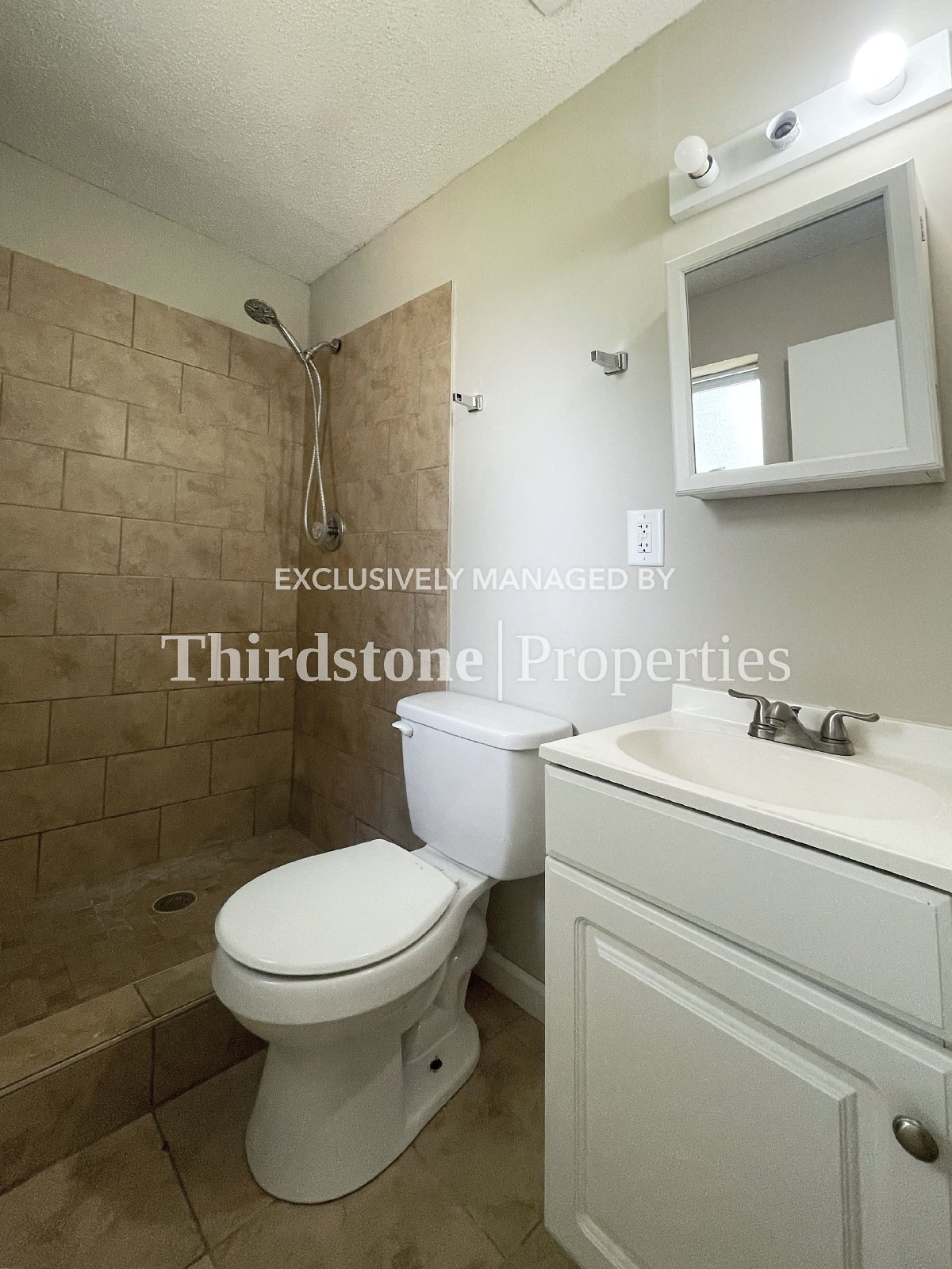 Building Photo - 7007 Red Robin Dr