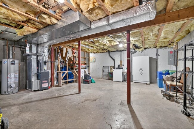 Building Photo - Gorgeous Newly Renovated 3 BR, 2.5 BA Town...