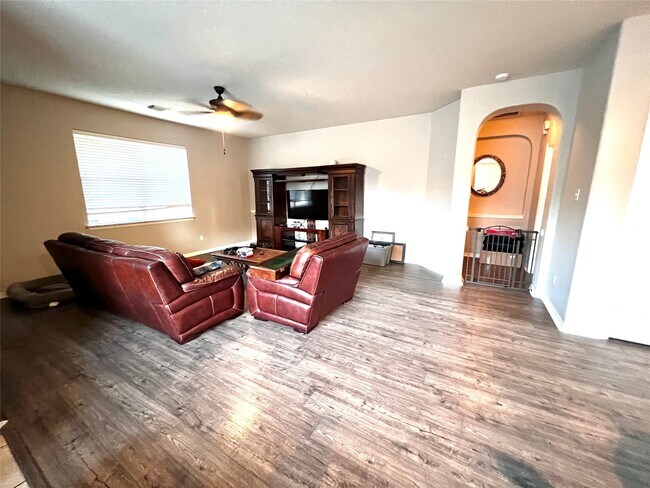 Building Photo - 422 Abbey Ln