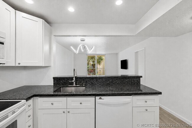 Building Photo - 2929 S Ocean Blvd
