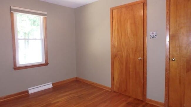 Building Photo - Wonderful 3 Bed 1 Bath House w/ Bonus Room!