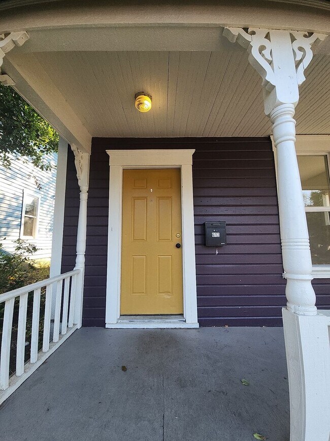 Building Photo - Pre-Lease Today, 5 Bedroom Home!