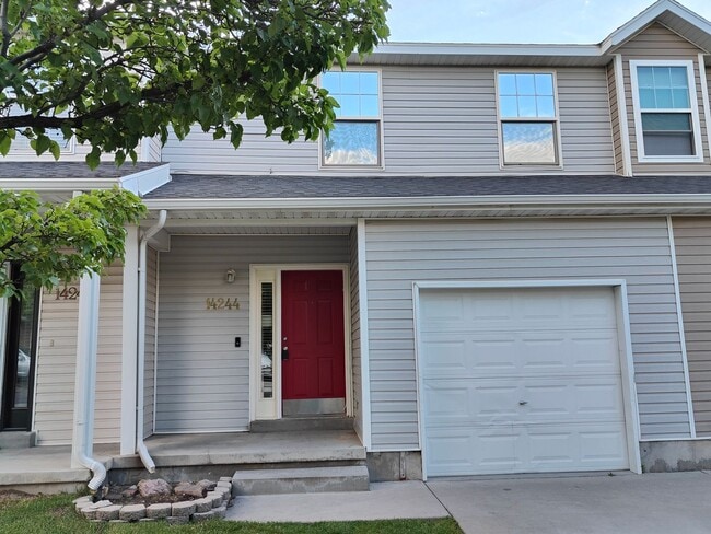 Building Photo - Spectacular 3-Bedroom Draper Townhouse with Garage
