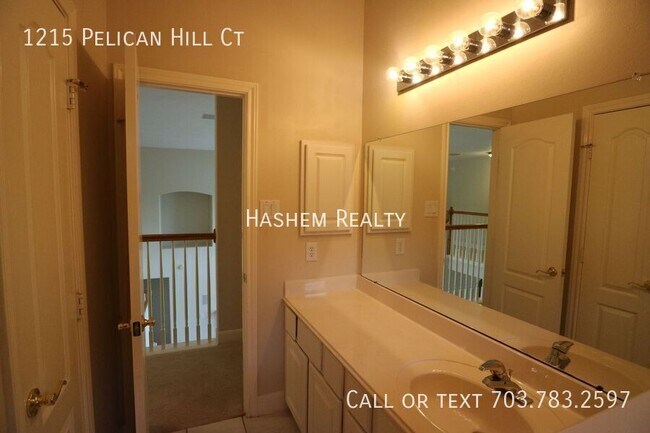 Building Photo - 1215 Pelican Hill Dr