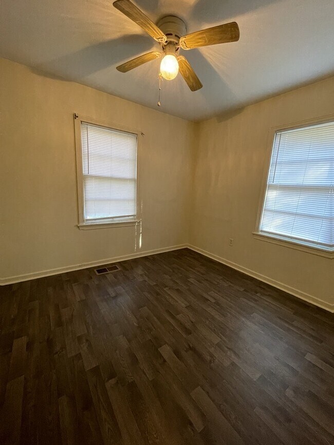 Building Photo - 2786 Brookwood Dr