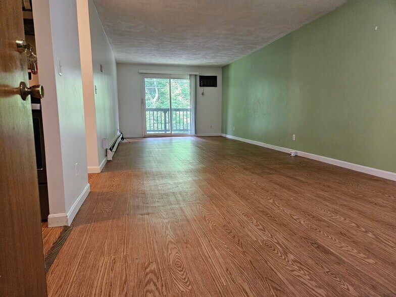 Building Photo - 310 Brook Village Rd