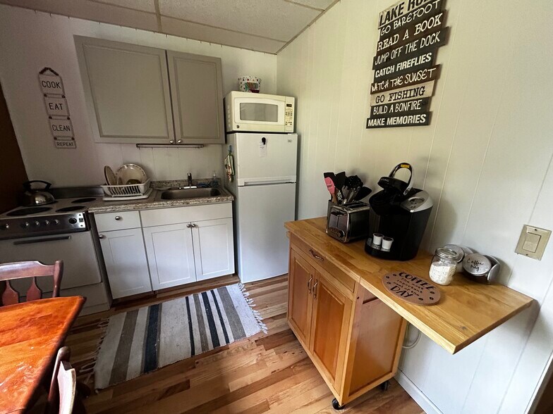 Building Photo - 302 Lake Ave