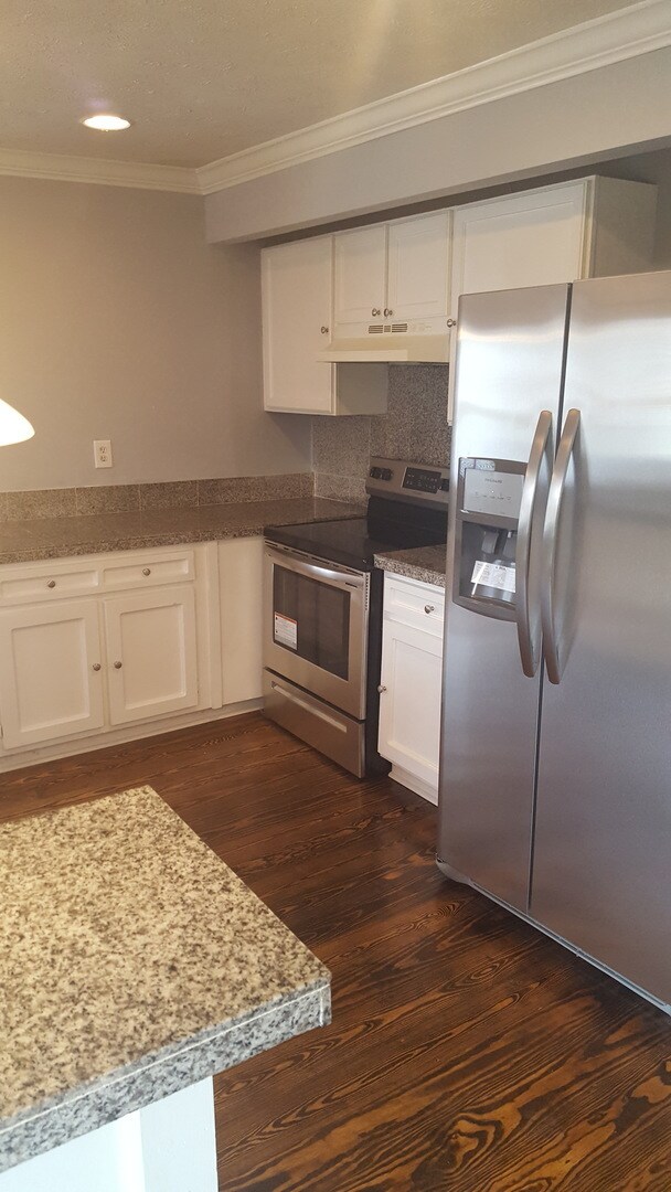 Building Photo - Huge 5 bedroom home in Lawrenceville NOW READY!