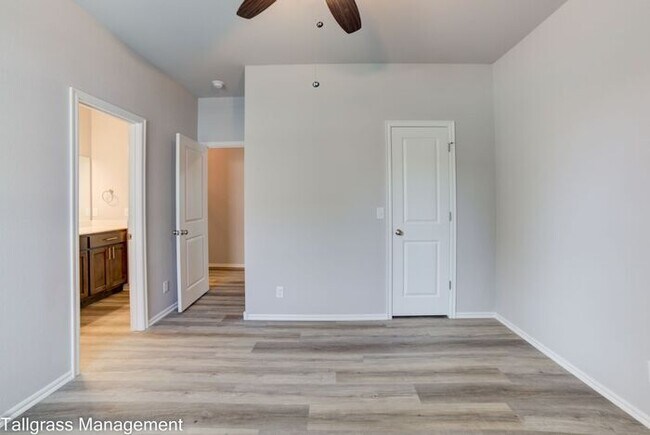 Building Photo - Gorgeous 4/2.5/2 on a corner lot!