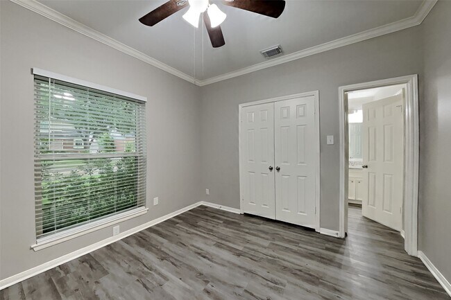 Building Photo - 719 Fernglade Dr