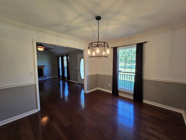 Building Photo - MOVE-IN SPECIAL!! $250 OFF First Month
