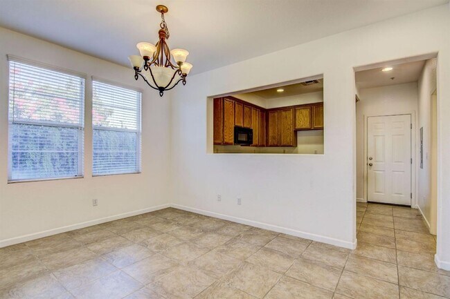 Building Photo - Beautiful 4 Bedroom, 2.5 Bath Condo for Rent in Elk Grove